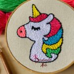 Bordar unicornio con aguja mágica y estambres