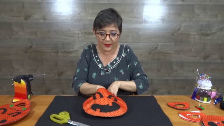 Bolsa Calabaza. Yasna Pino. Casa Puchinni. Incluye moldes.