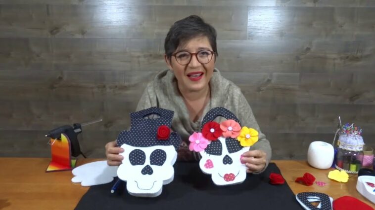 Bolsita Halloween Calavera con flores y sombrero. Yasna Pino. Casa Puchinni. Incluye moldes.