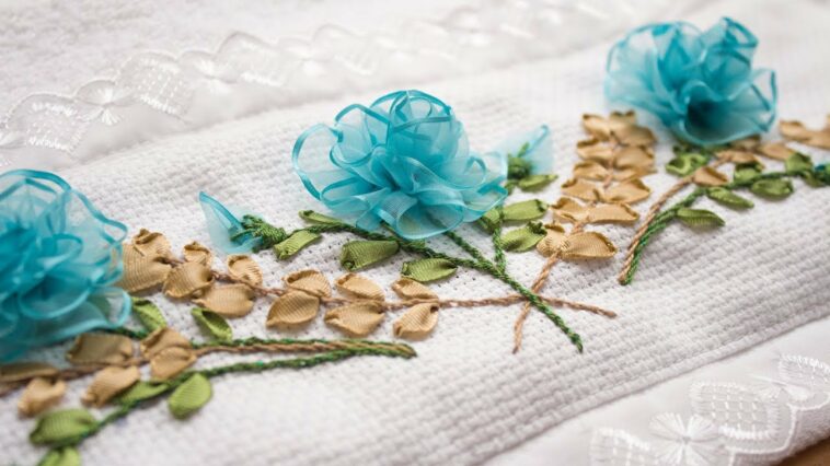 Flores de organza para decorar una toalla, lindas y faciles de hacer /Ribbon flower work