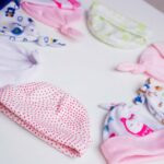 Gorritos para bebé/3 lindos modelos para ajuar de bebé/patrones gratis en 3 tallas/Idea de negocio