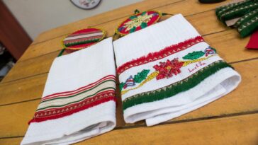 Porta toalla decorada/Especial Navidad reutilizando Cds/Decorated towel holder/special Christmas