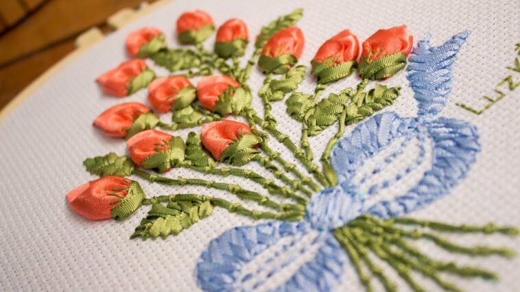 Bordado a mano: Ramo de botones de rosas/Hand embroidered bouquet of buttons roses