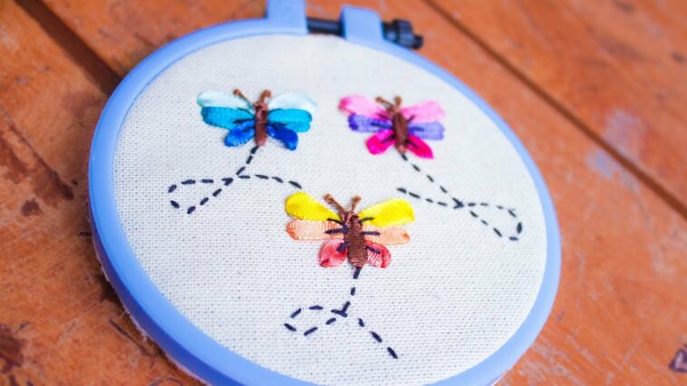 Bordado a mano: puntada decorativa#26 MARIPOSAS/Ribbon embroidery border/stitch decorative/BUTTERFLY