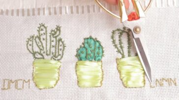 * bordado a mano con cintas o listón* cactus * toalla bordada/embroidery handmade
