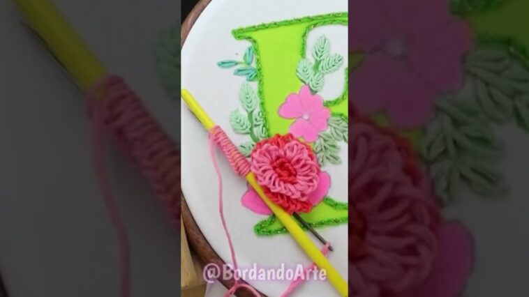 Bordado de flores #bordandoarte #embroidery #stitching #bordadofantasia #bordadoamano #puntadas