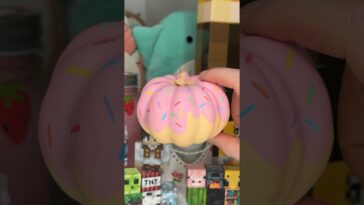 Painting a DONUT pumpkin! ?