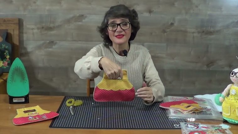 Cartera Navideña para golosinas, con aplicación. Yasna Pino. Casa Puchinni.