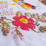 Flores bordadas a mano con cintas/ Hand embroidered flowers whit ribbons