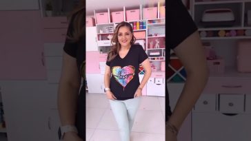 Playera de corazón de glitter sublimado con pedacitos de infusible ink  de Cricut #cricut