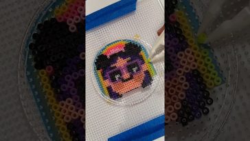 Retrato miniatura con más de 100 Hamma beads 🤪🤩 #pixelart  #creatividad