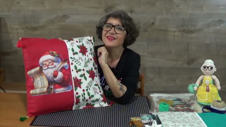 Cojín navideño. Yasna Pino. Casa Puchinni. Medidas en el video.