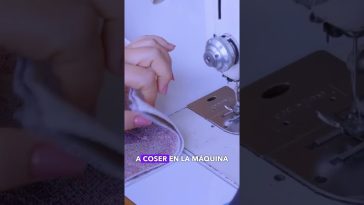 Cómo coser dos piezas de tela con una máquina de coser